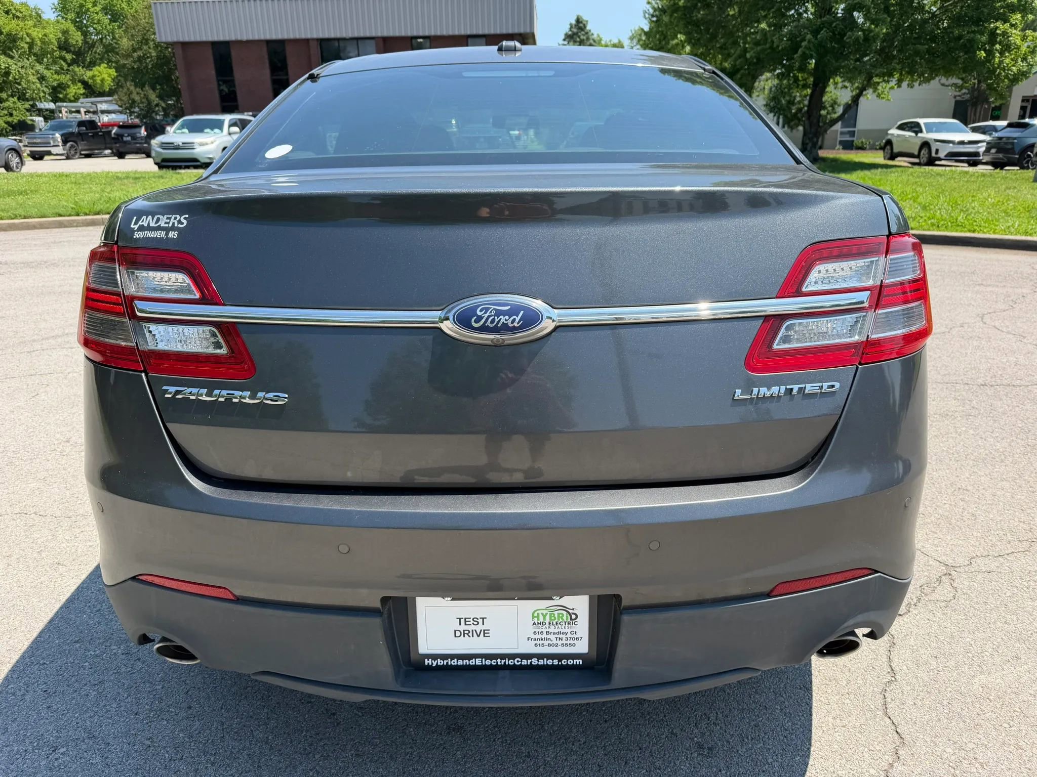 Used 2017 Ford Taurus Limited FWD image 5