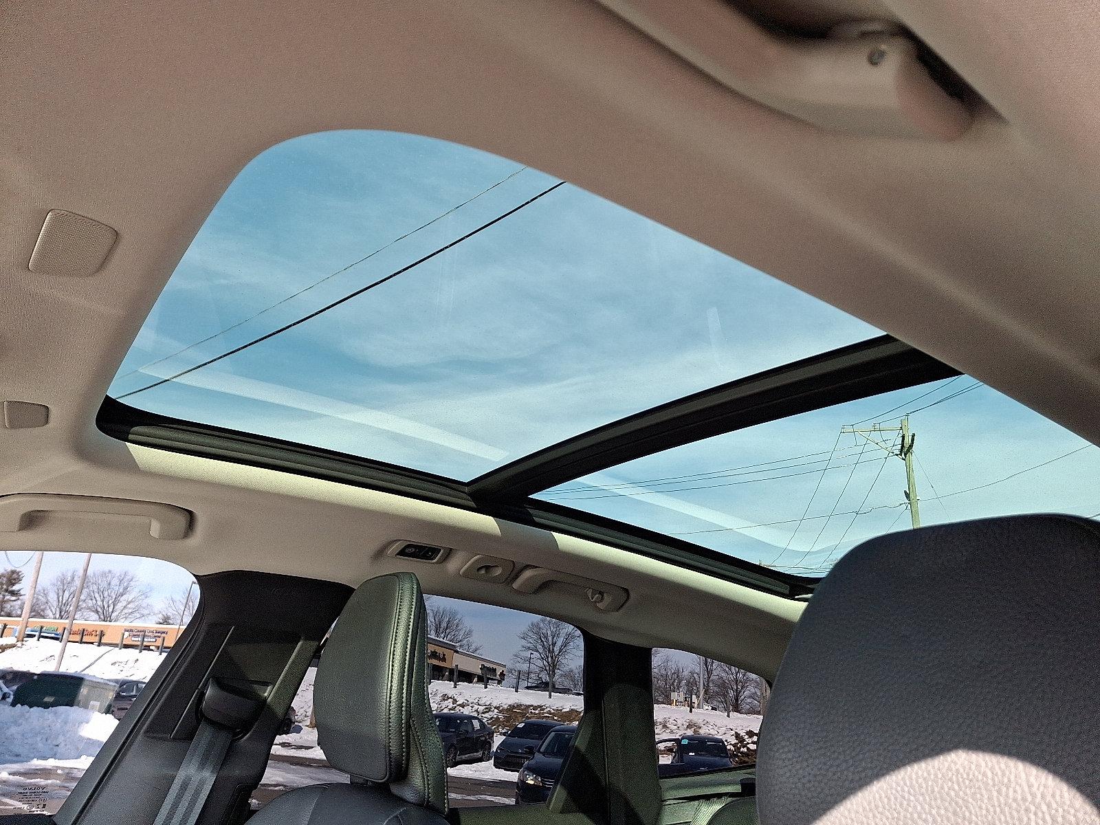 Used 2021 Volvo XC60 T5 Momentum w/ Premium Package image 14