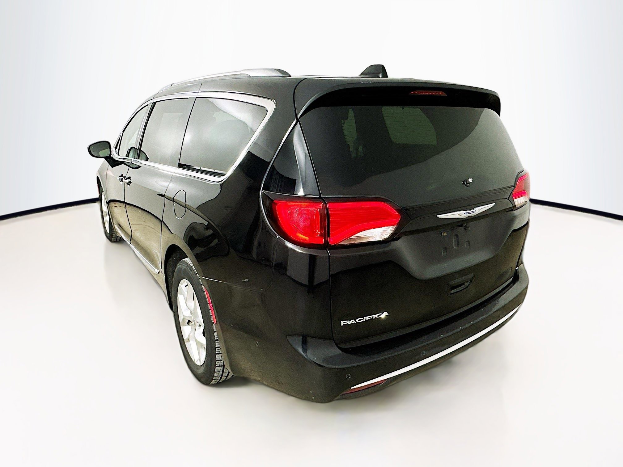 Used 2020 Chrysler Pacifica Touring-L Plus w/ Tire & Wheel Group image 7