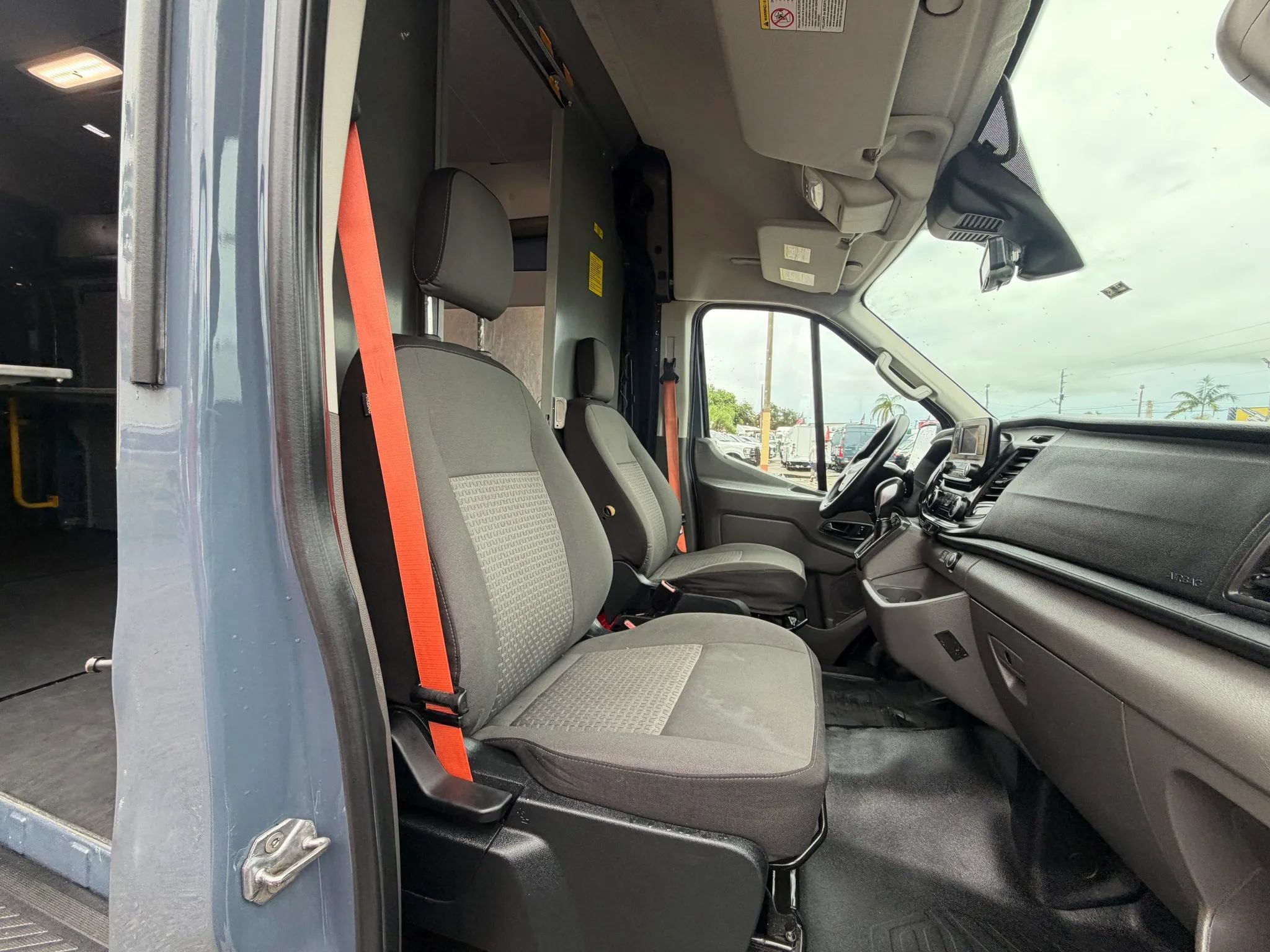 Used 2020 Ford Transit 250 148 High Roof Extended RWD image 16