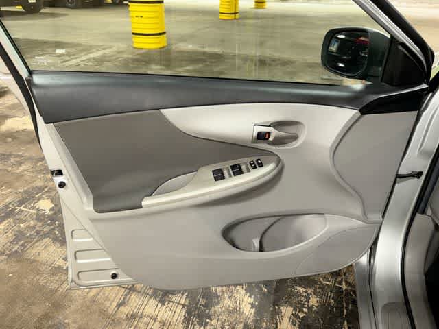 Used 2012 Toyota Corolla LE FWD image 26