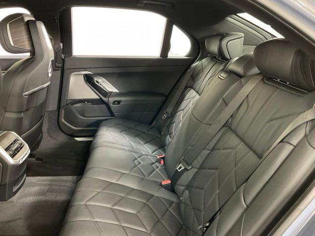 Used 2024 BMW i7 xDrive60 image 42