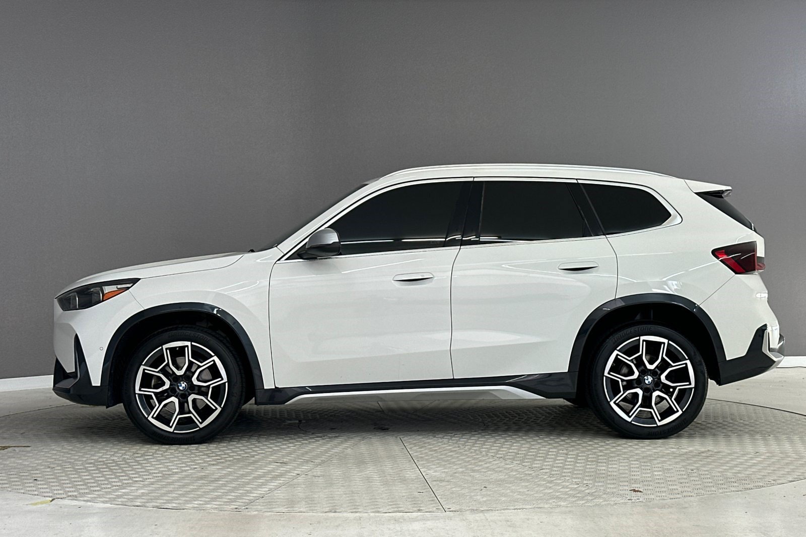 Certified 2023 BMW X1 xDrive28i w/ Convenience Package AWD/4WD image 2