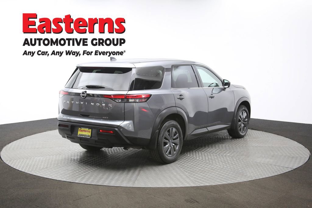 Used 2024 Nissan Pathfinder S image 40