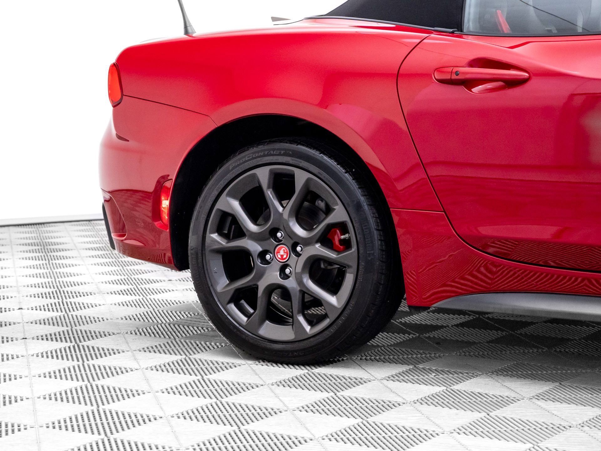 Used 2018 FIAT 124 Spider Abarth w/ Convenience Group RWD image 43