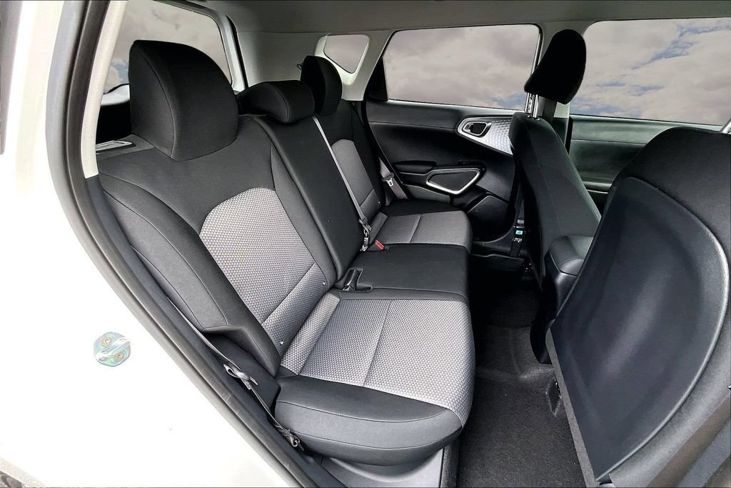 Used 2023 Kia Soul FWD image 25