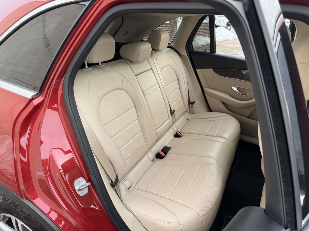 Used 2021 Mercedes-Benz GLC 300 4MATIC image 14