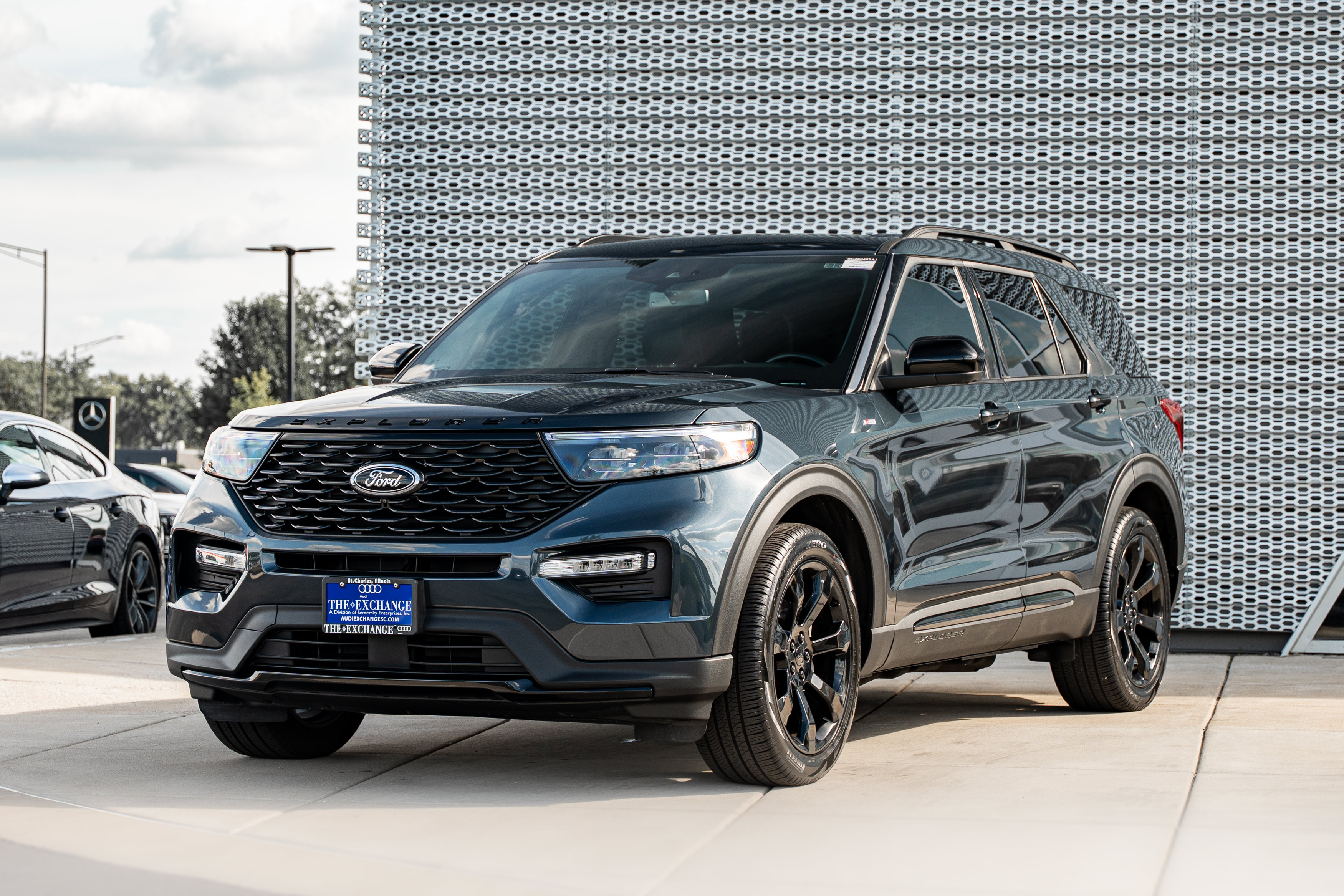 Used 2023 Ford Explorer ST-Line w/ Class IV Trailer Tow Package AWD/4WD image 7