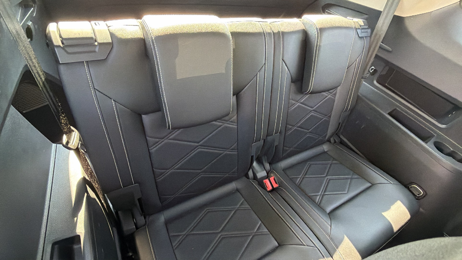 Used 2025 Volkswagen Atlas SE FWD image 22