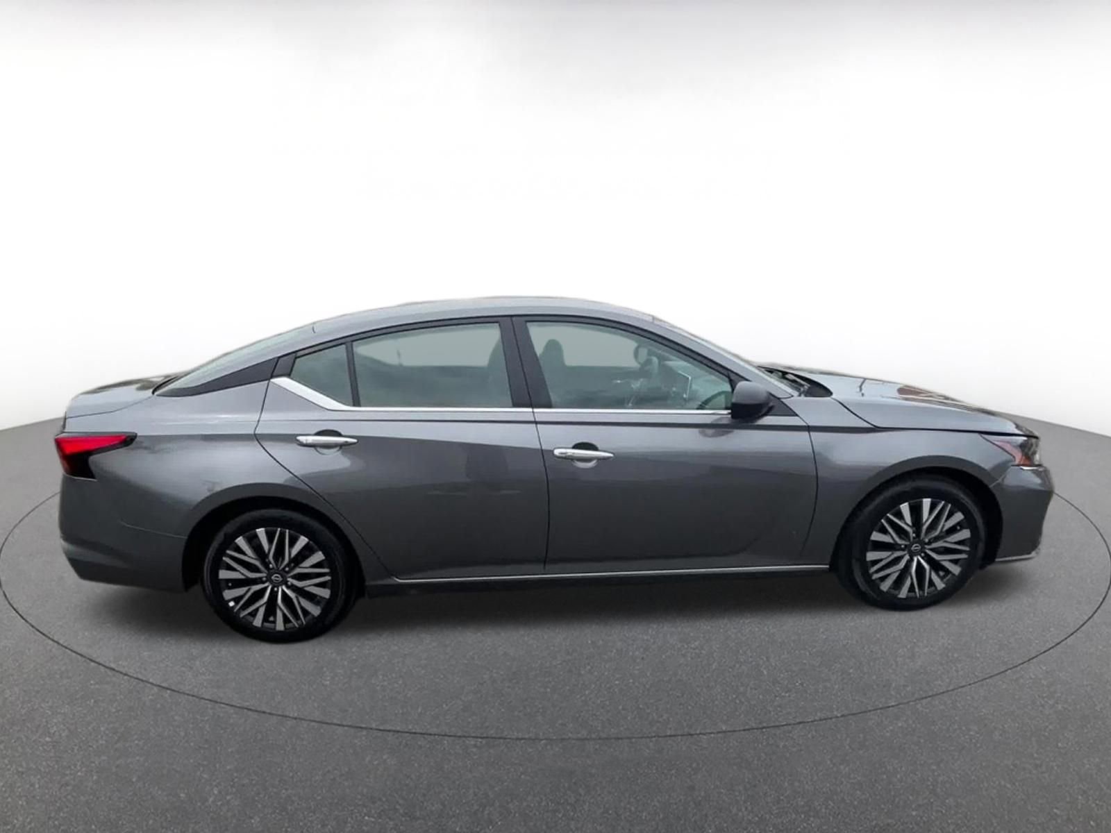Used 2025 Nissan Altima 2.5 SV FWD image 16