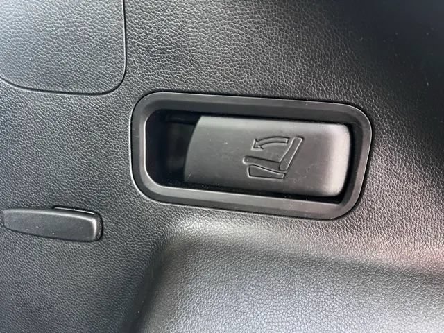 Used 2017 Hyundai Santa Fe SE AWD/4WD image 10