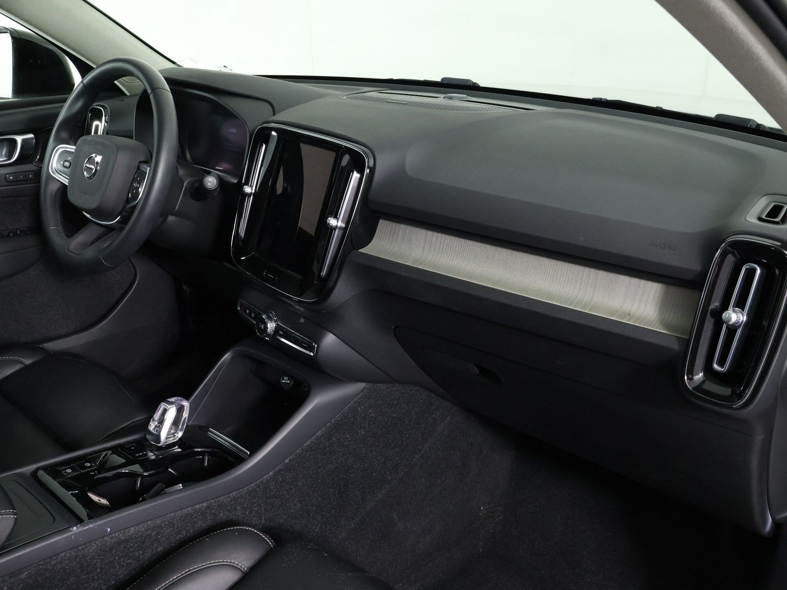 Used 2023 Volvo XC40 B5 Ultimate w/ Protection Package Premier AWD/4WD image 22