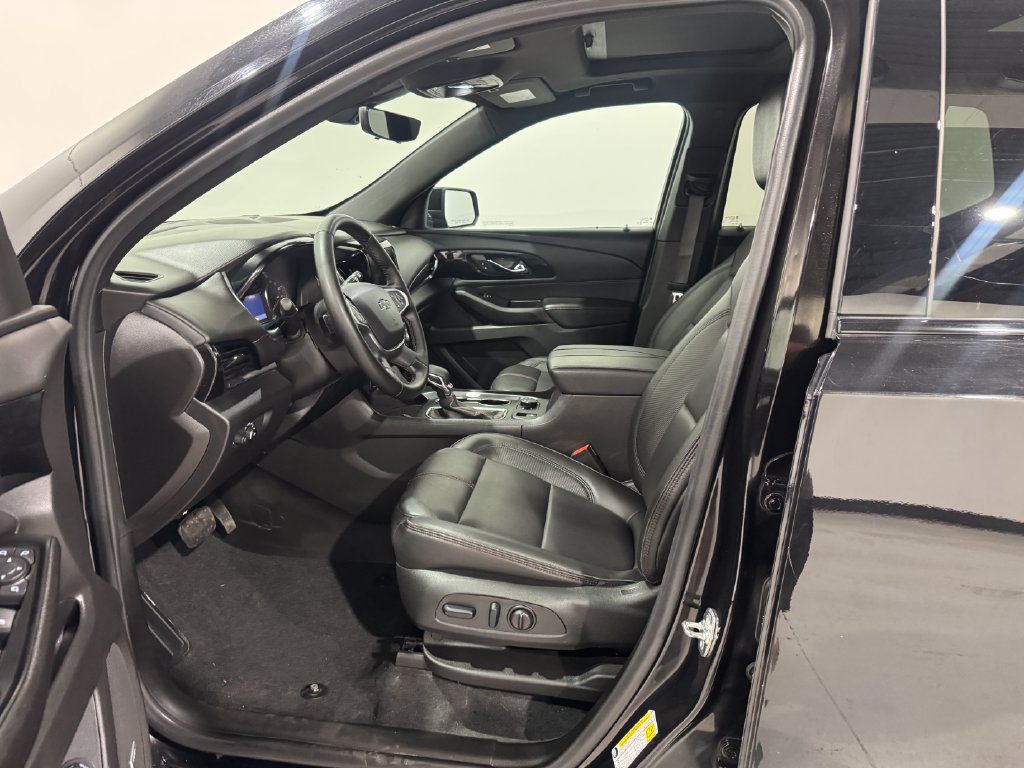 Used 2023 Chevrolet Traverse RS AWD/4WD image 14