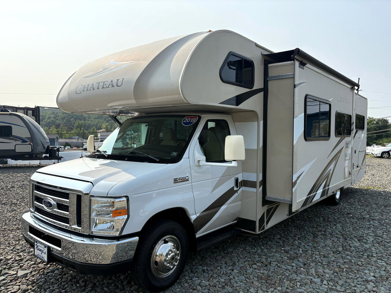 Used 2018 Ford E-450 and Econoline 450 Super Duty w/ Motorhome Prep Package image 3