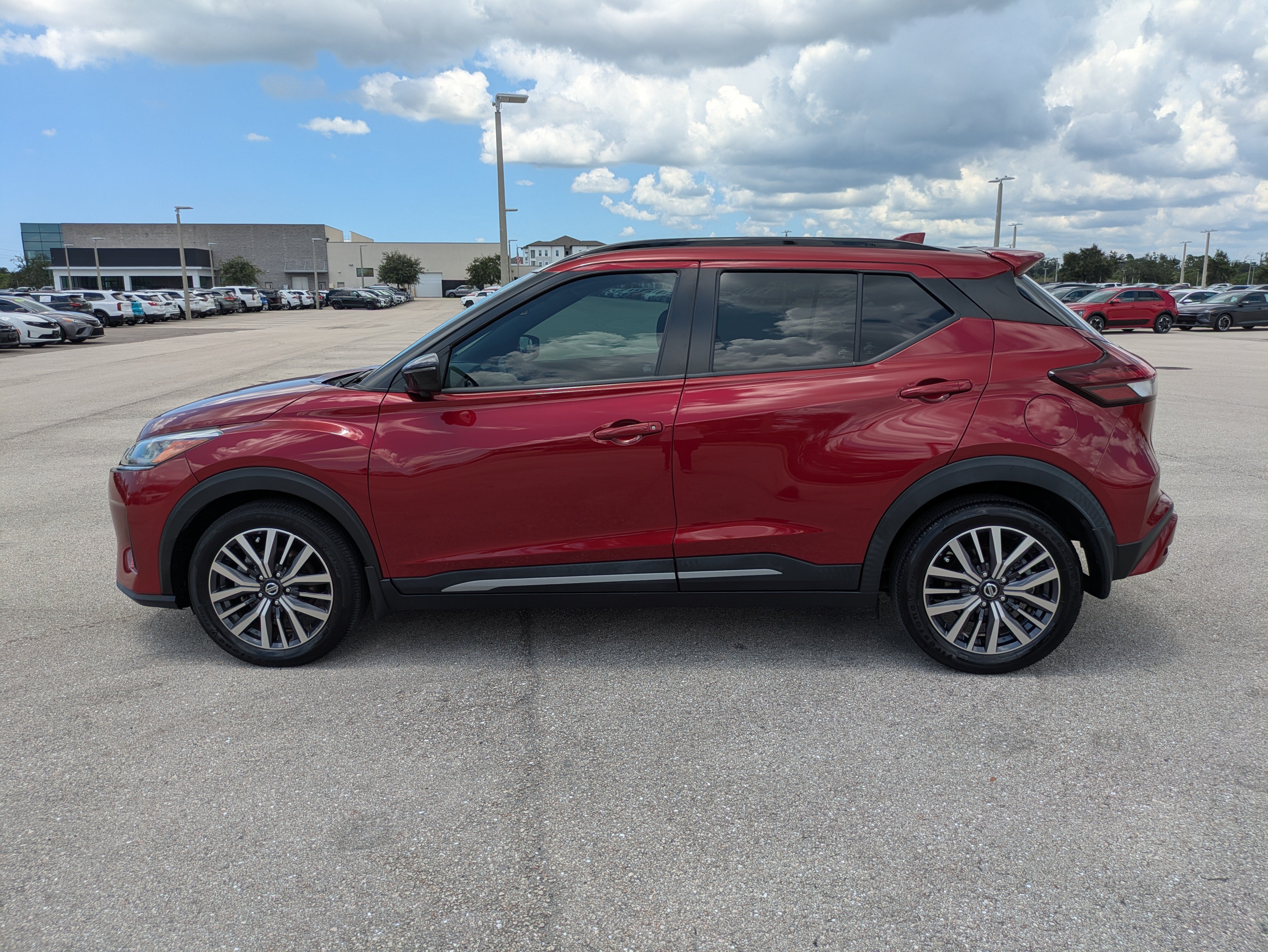 Used 2021 Nissan Kicks SR FWD image 7