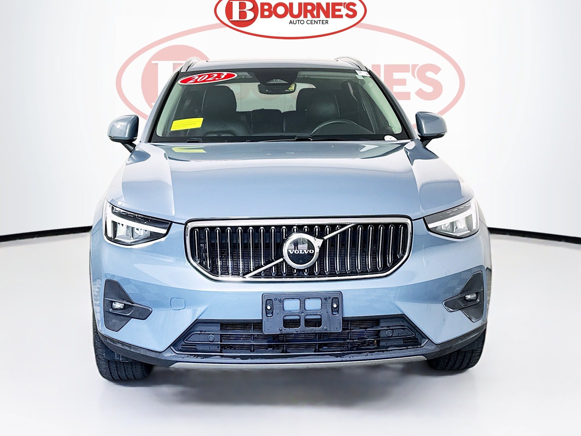 Used 2023 Volvo XC40 B5 Plus w/ Protection Package Premier AWD/4WD image 6