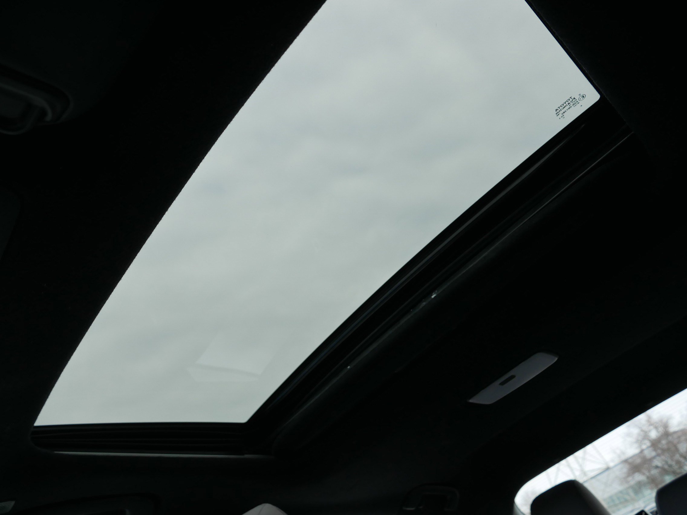 Used 2023 Toyota Corolla SE w/ SE Premium Package image 32