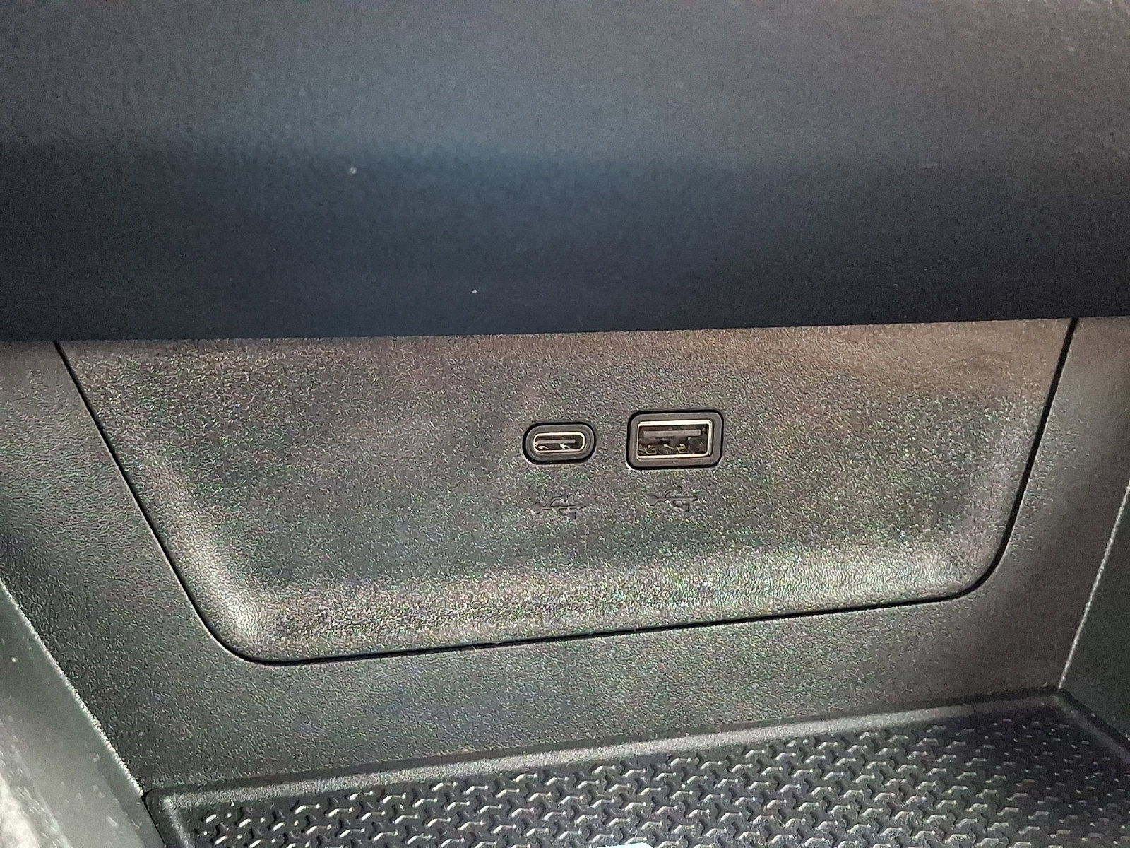 Used 2025 Chevrolet Equinox ACTIV w/ Safety and Technology Package FWD image 24