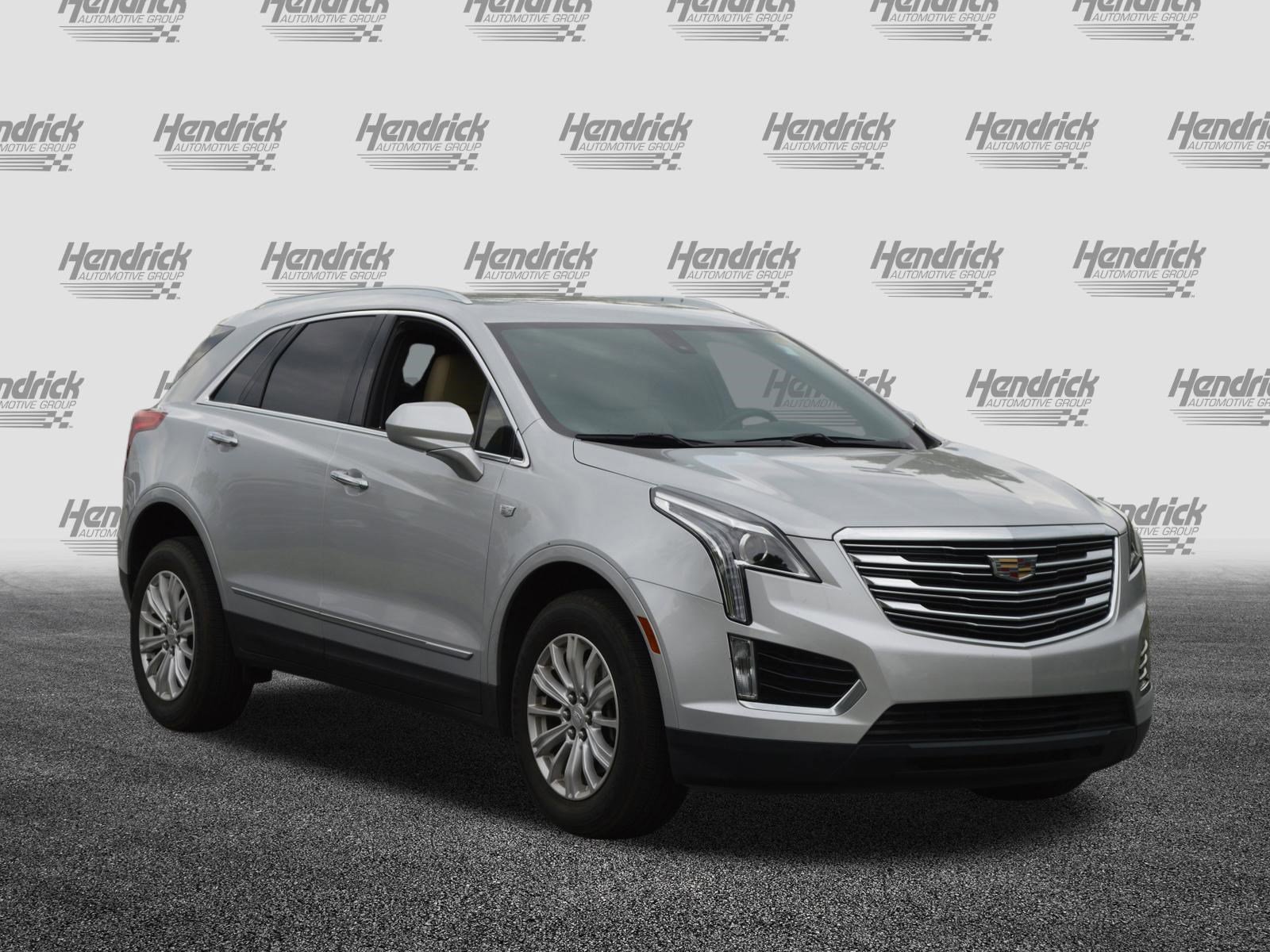 Used 2018 Cadillac XT5 FWD image 3