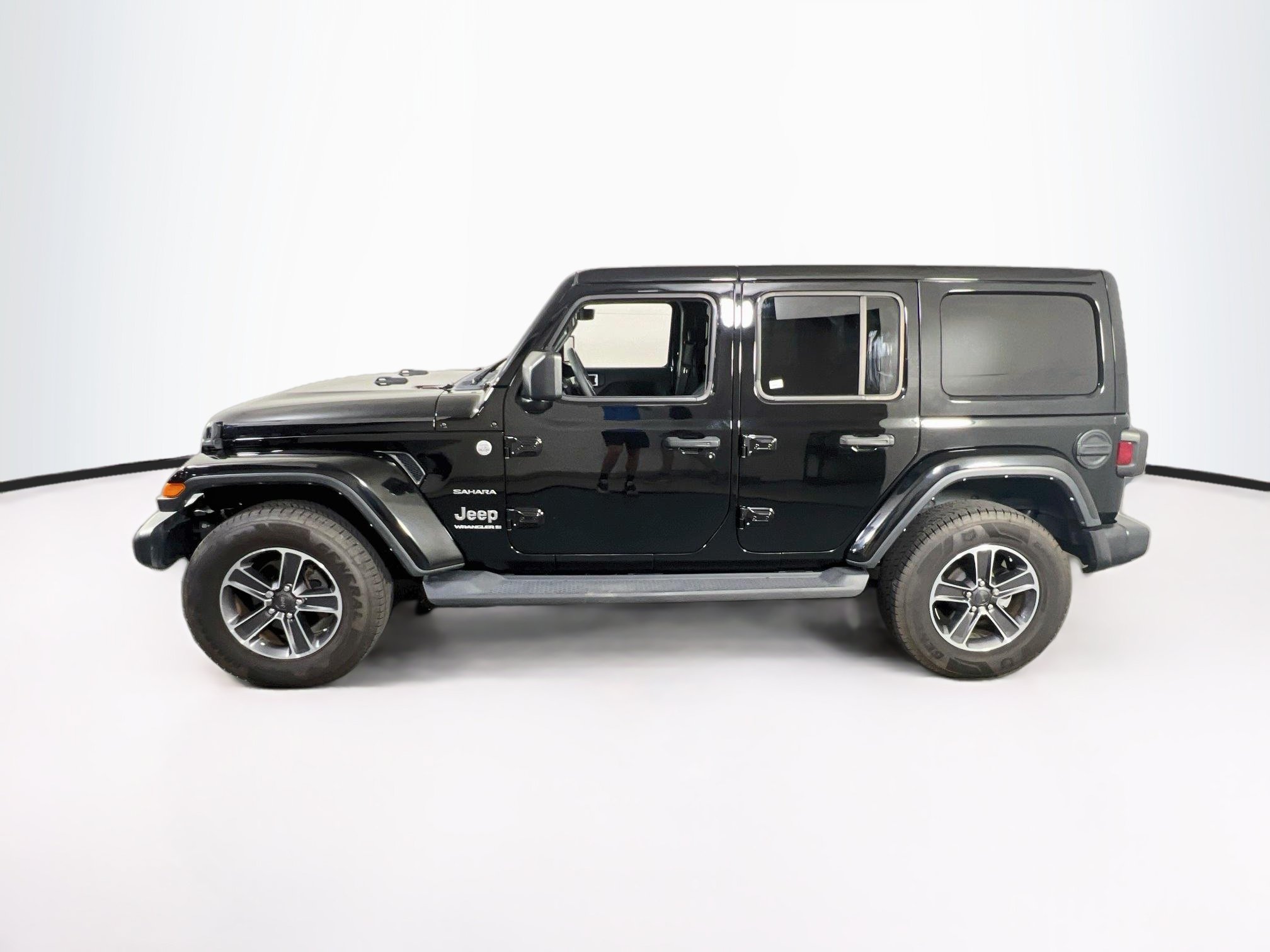 Used 2023 Jeep Wrangler Unlimited Sahara AWD/4WD image 8