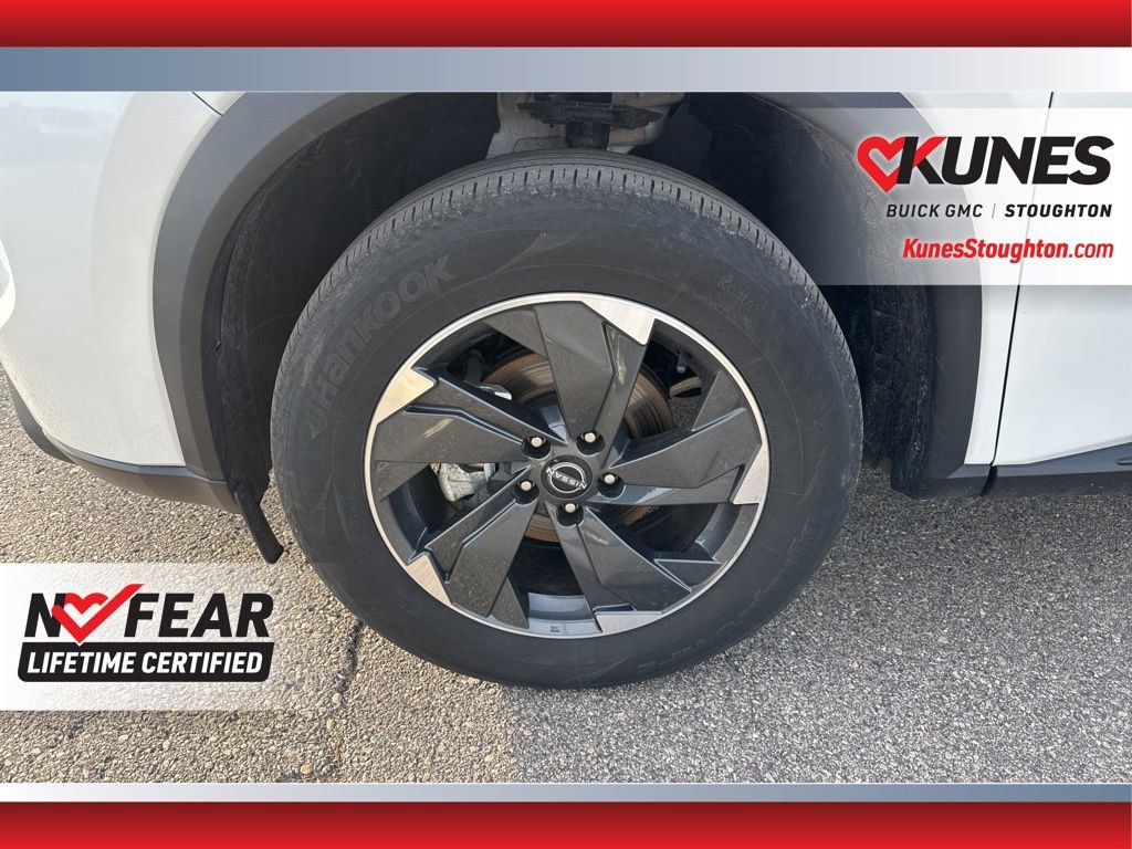 Used 2025 Nissan Rogue SV image 16