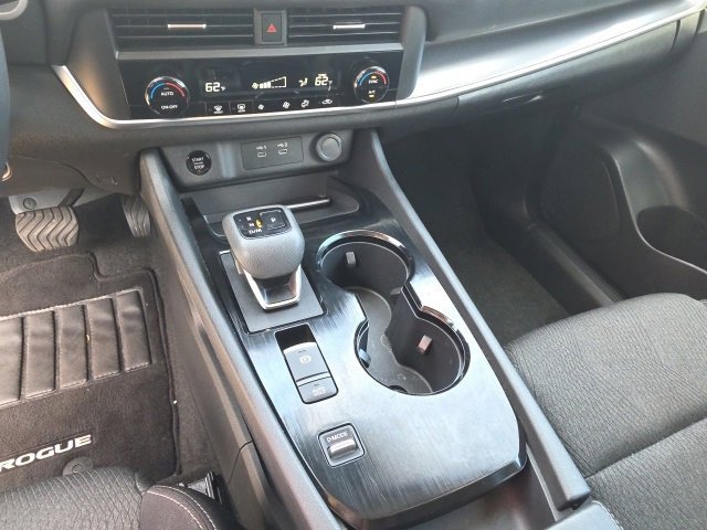 Used 2025 Nissan Rogue SV image 17