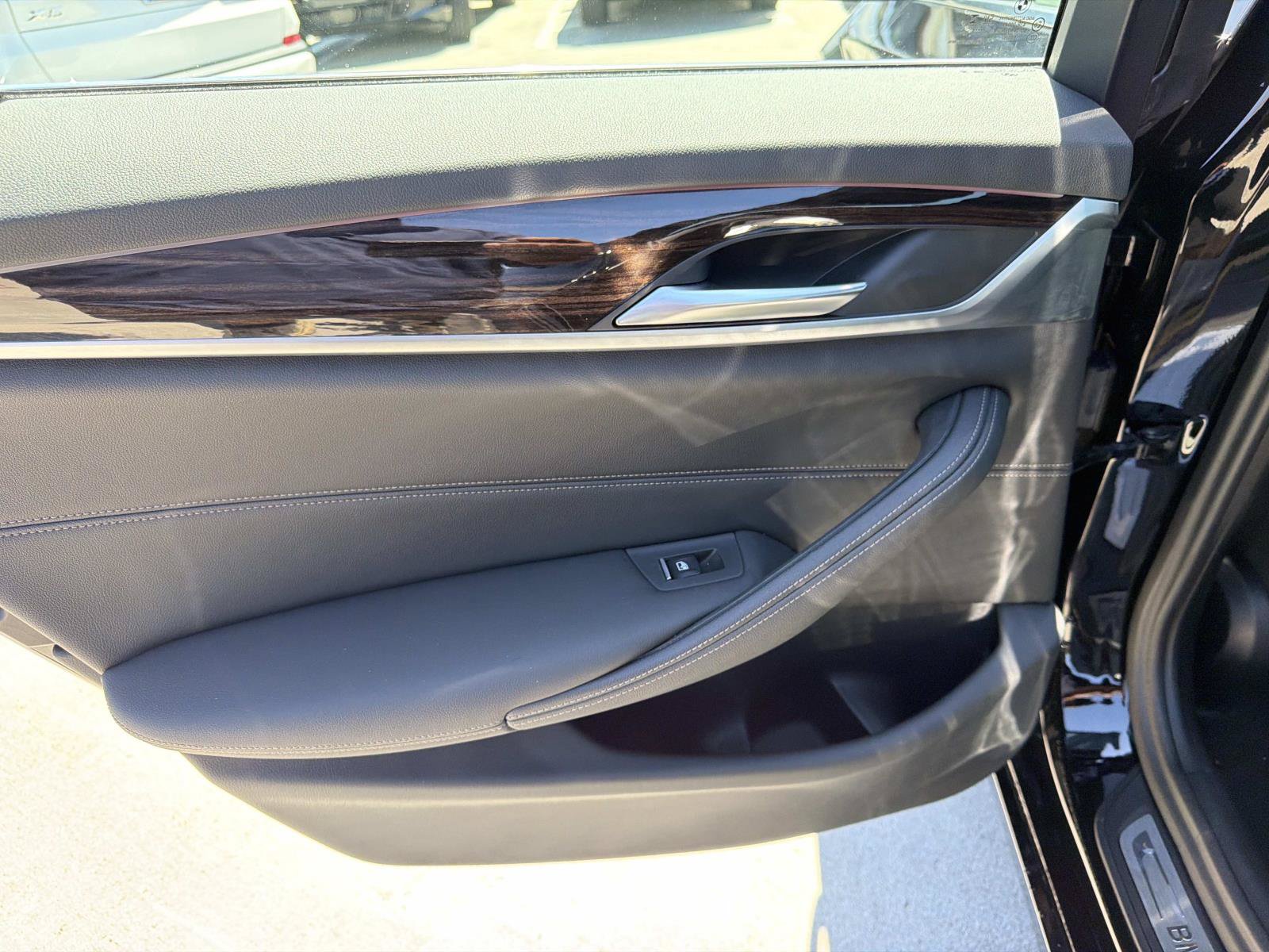 Used 2023 BMW 530i w/ Convenience Package RWD image 8