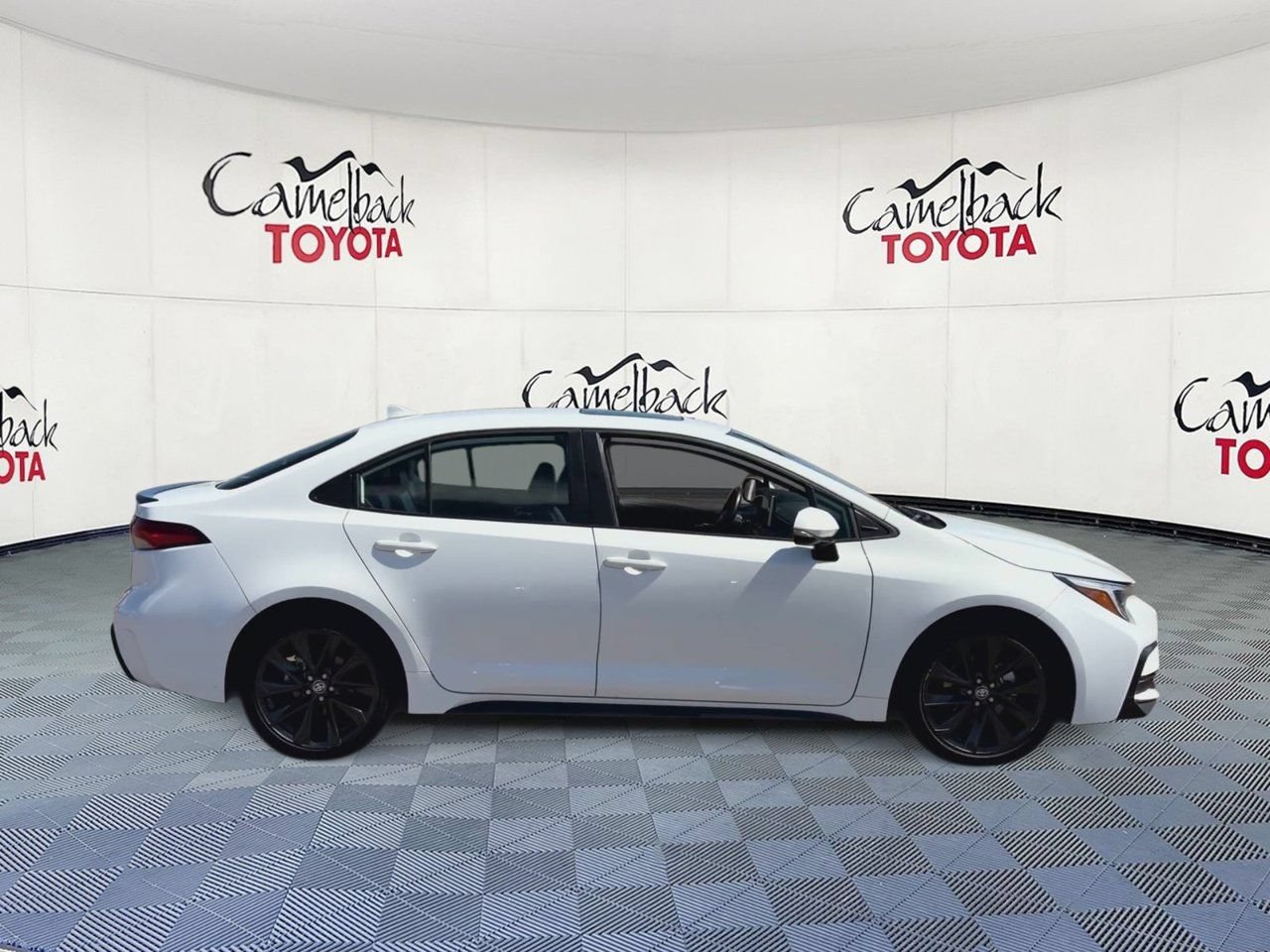 Used 2024 Toyota Corolla XSE FWD image 4