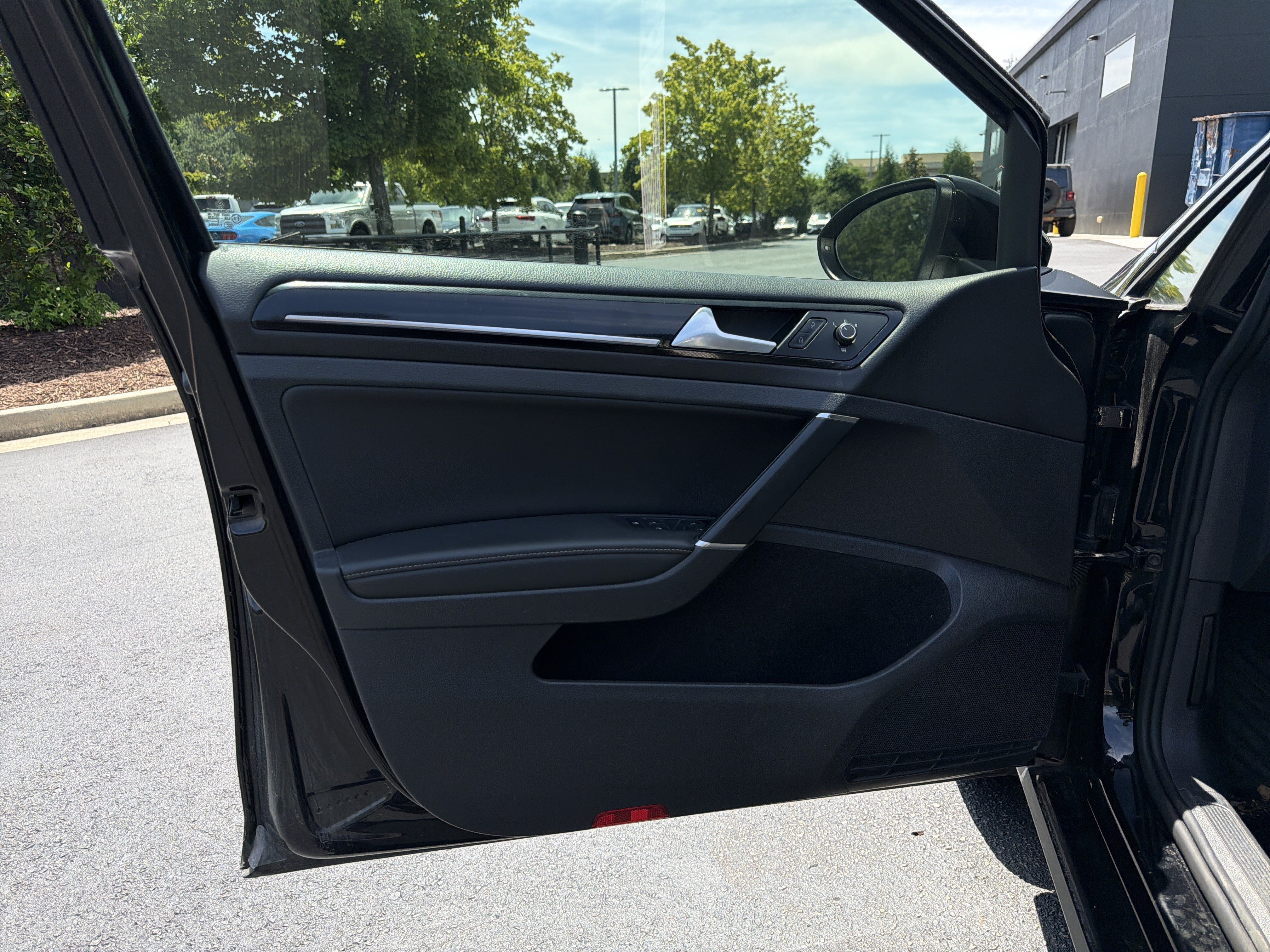 Used 2016 Volkswagen Golf SEL FWD image 16