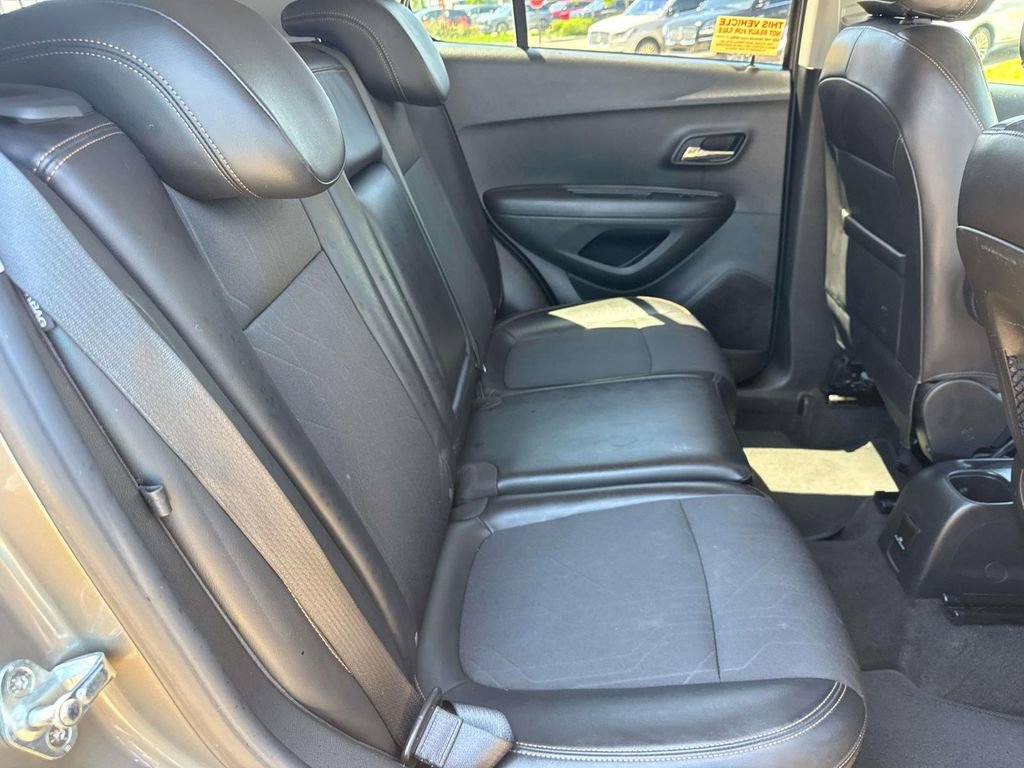 Used 2020 Chevrolet Trax LT w/ Driver Confidence Package FWD image 12