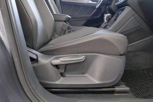 Used 2022 Volkswagen Tiguan SE image 17