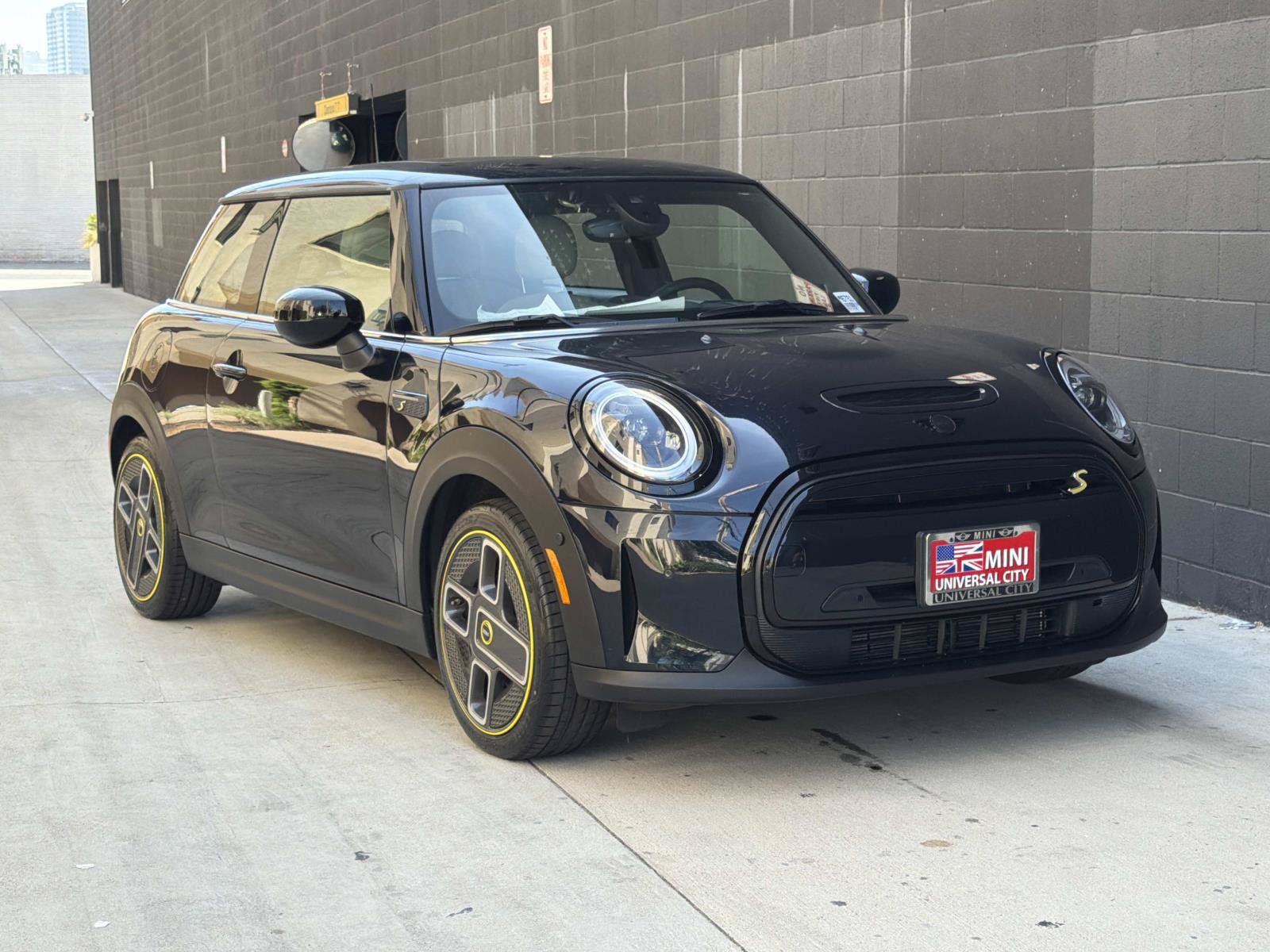 Used 2024 MINI Cooper SE FWD image 2
