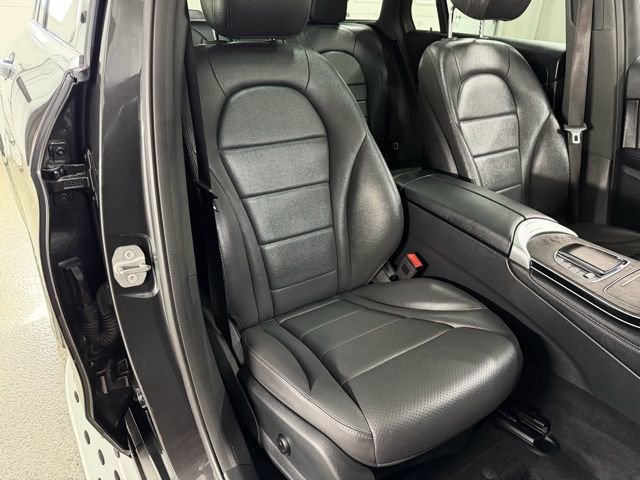 Used 2021 Mercedes-Benz GLC 300 4MATIC image 22