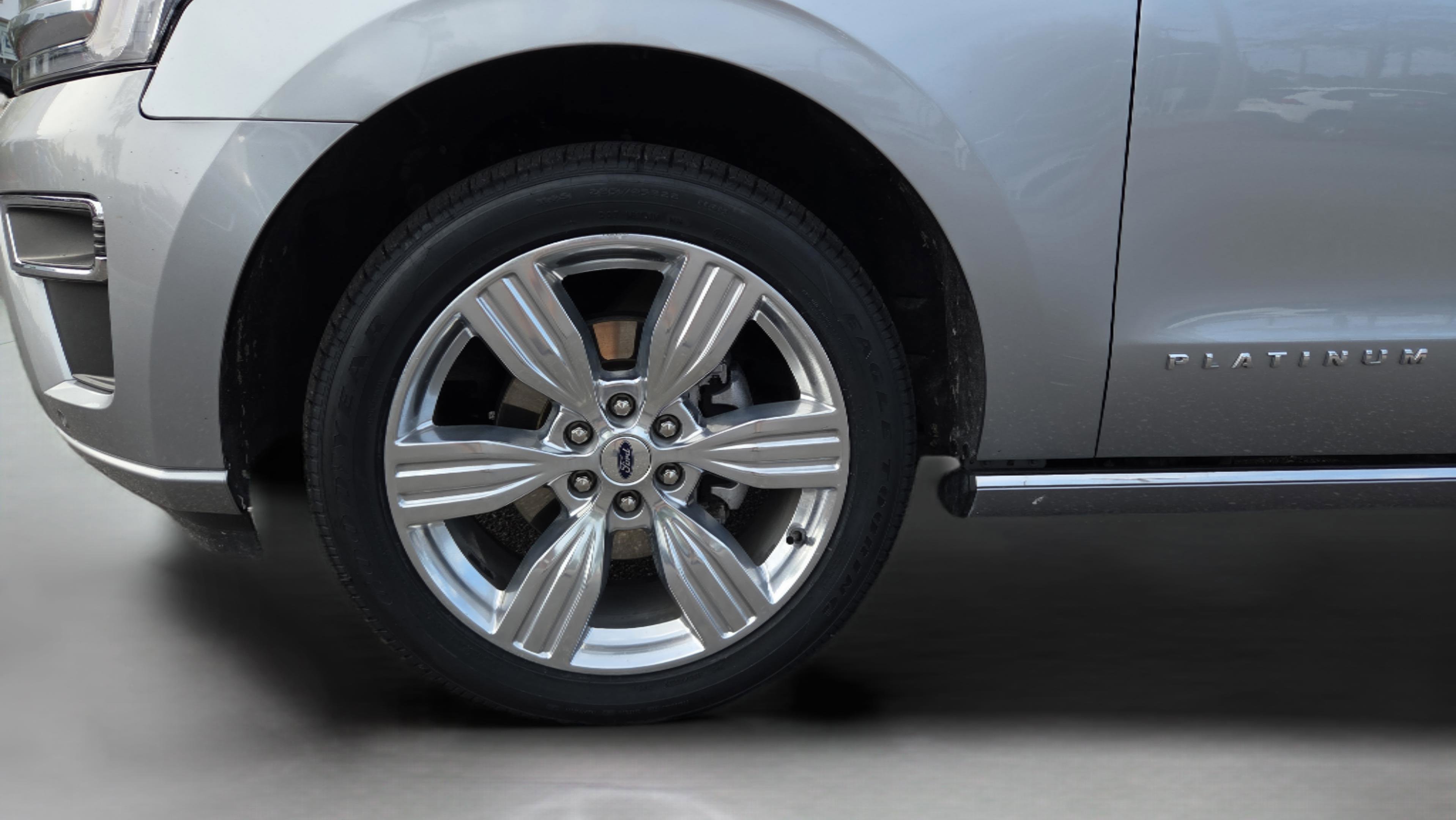 Used 2023 Ford Expedition Platinum RWD image 9