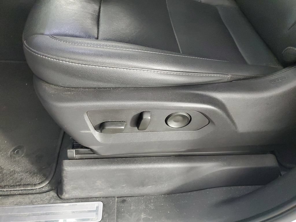 Used 2025 GMC Sierra 1500 SLT RWD image 28