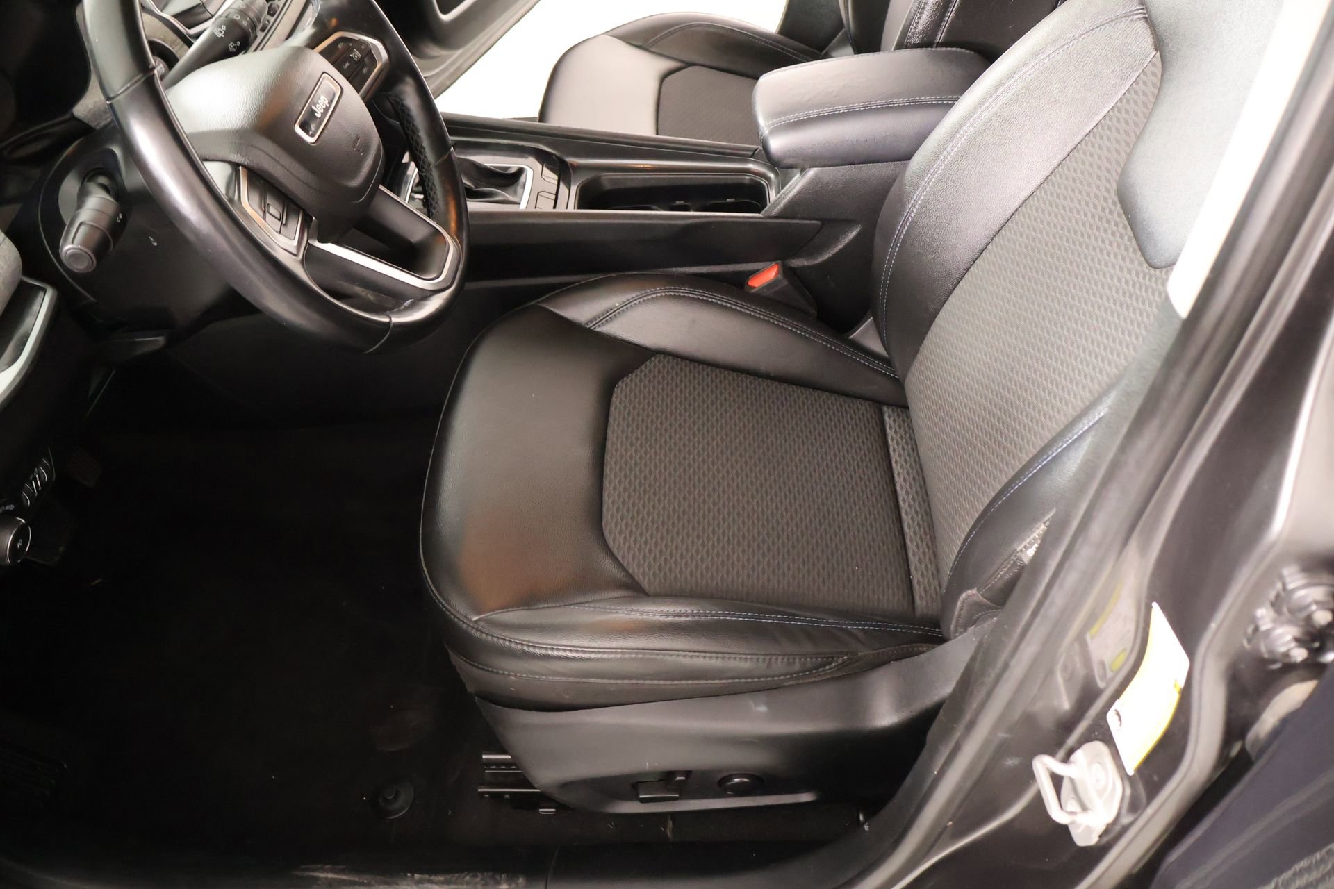 Used 2022 Jeep Compass Latitude w/ Convenience Group FWD image 10
