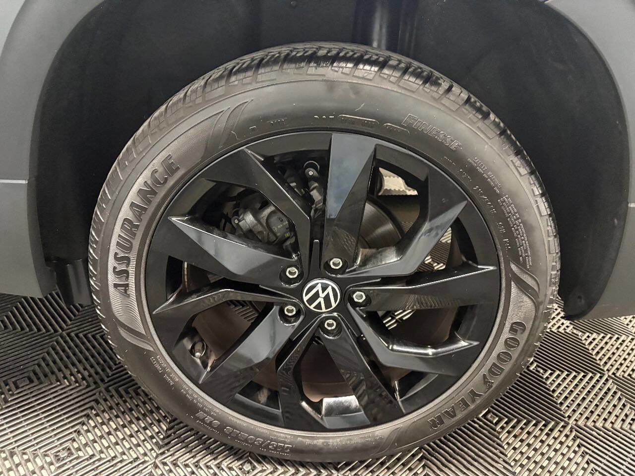 Used 2022 Volkswagen Taos SE image 13