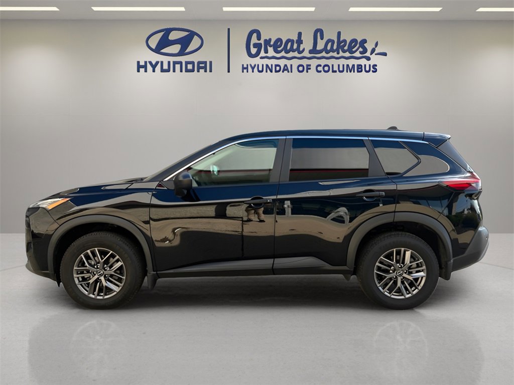 Used 2023 Nissan Rogue S image 2