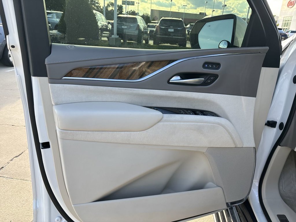 Used 2023 Cadillac Escalade ESV Sport Platinum AWD/4WD image 27