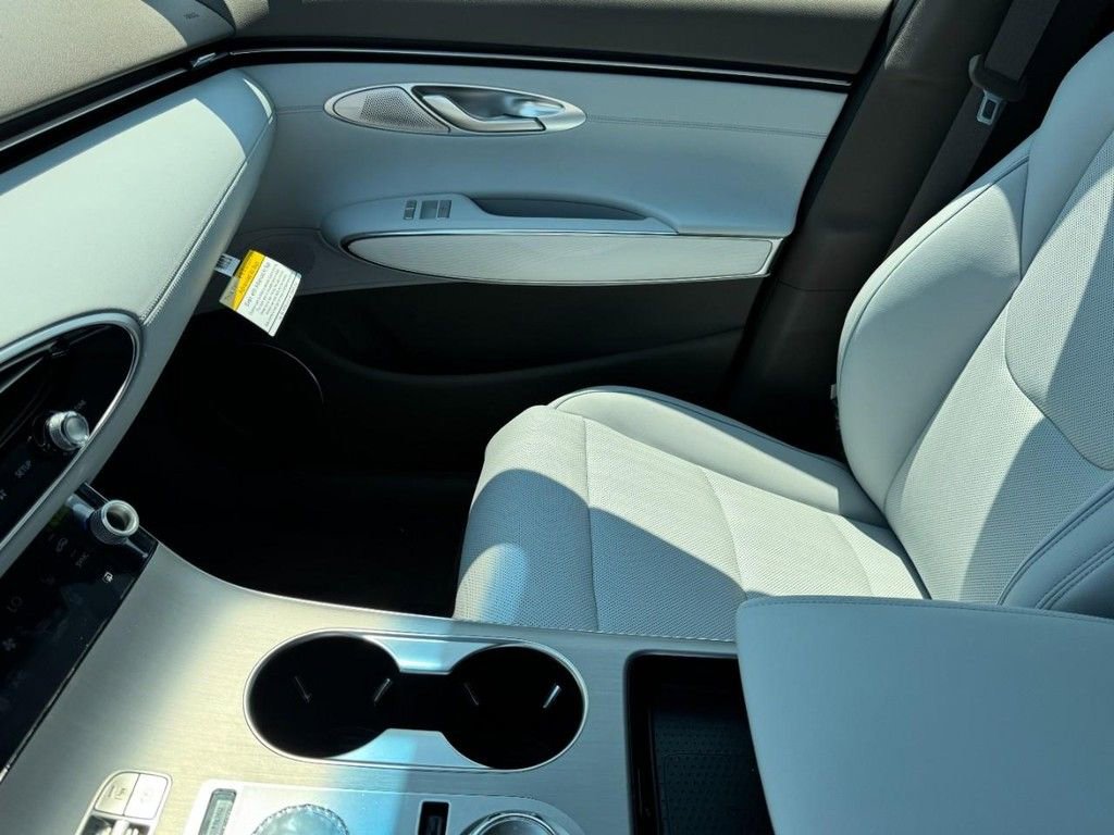 Certified 2026 Genesis GV70 2.5T Advanced AWD/4WD image 8
