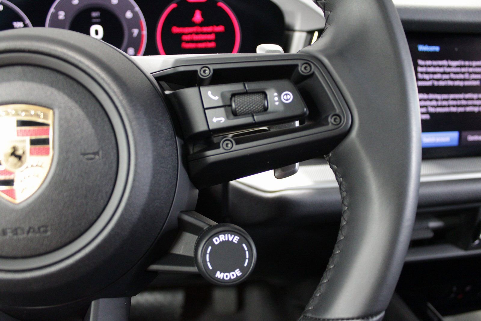 Certified 2025 Porsche Cayenne image 30