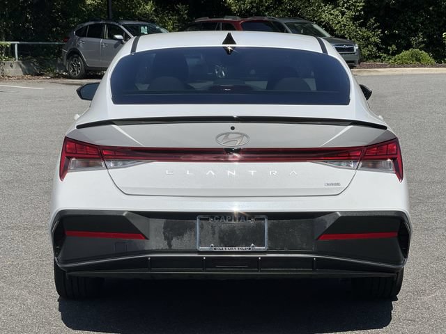 Certified 2025 Hyundai Elantra SEL FWD image 18