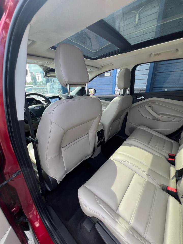 Used 2019 Ford Escape Titanium AWD/4WD image 14