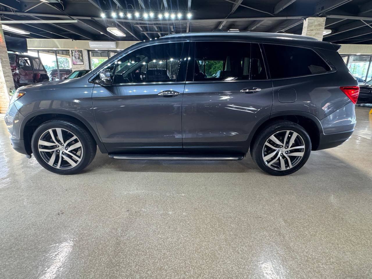 Used 2017 Honda Pilot Touring image 4