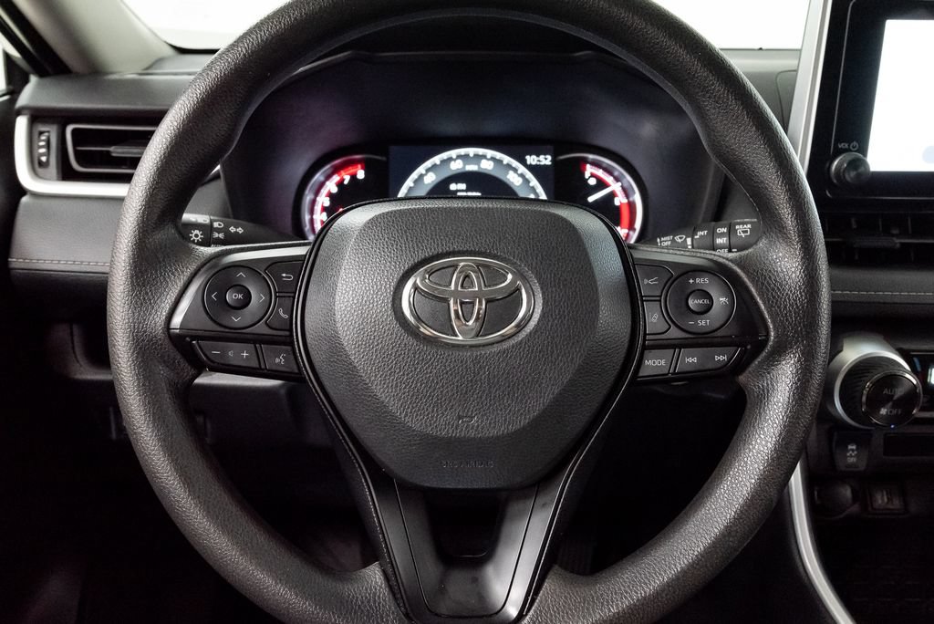 Used 2025 Toyota RAV4 XLE AWD/4WD image 13