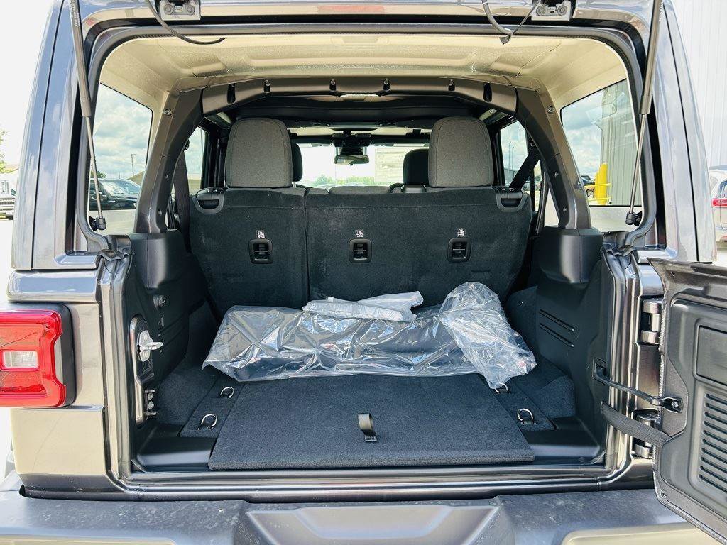 New 2025 Jeep Wrangler Unlimited Sahara AWD/4WD image 25