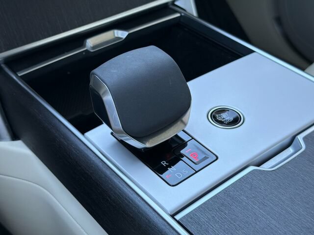 Used 2024 Land Rover Range Rover SE AWD/4WD image 25