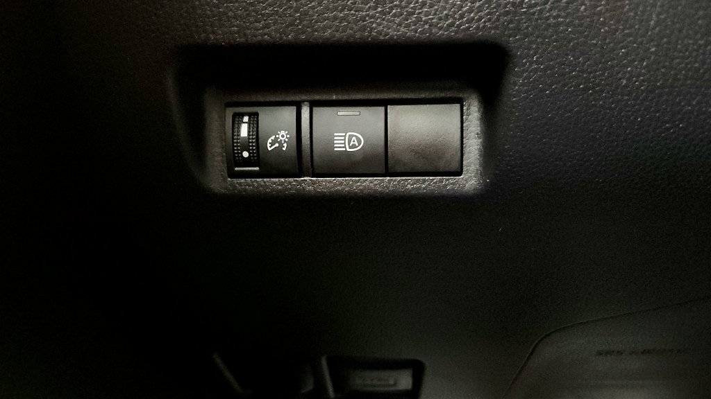 Certified 2021 Toyota RAV4 LE AWD/4WD image 32
