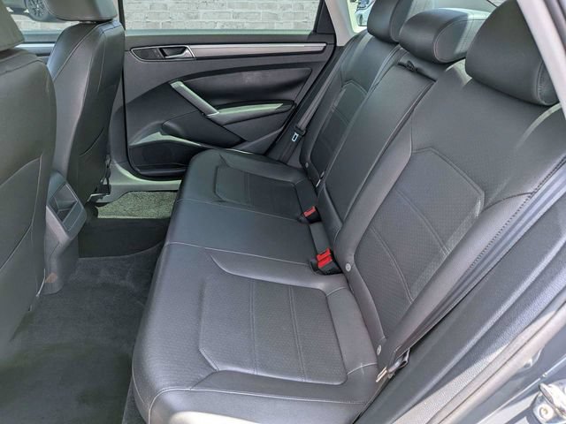 Used 2017 Volkswagen Passat 1.8T R-Line w/ R-Line Lighting Package FWD image 13