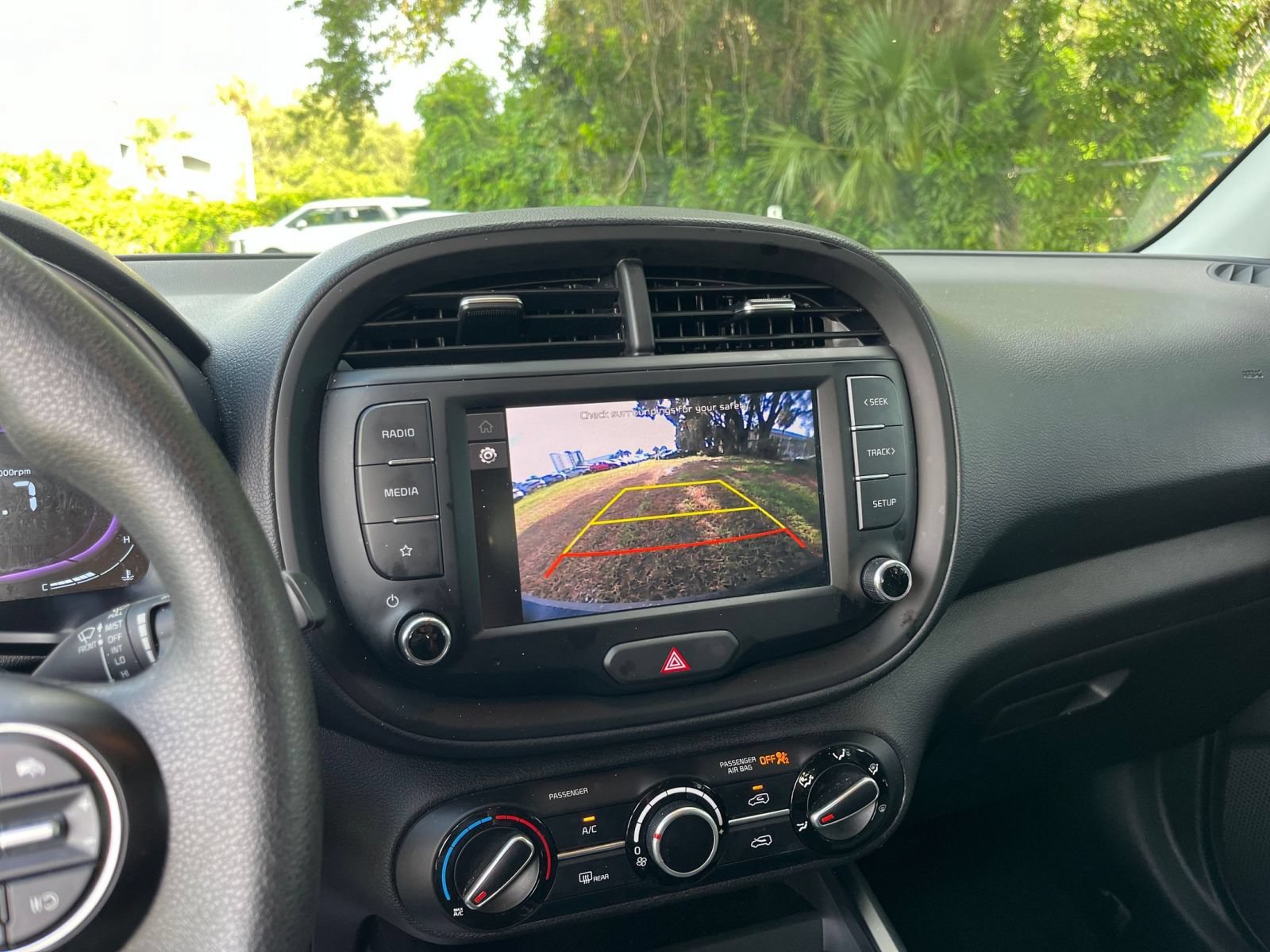 Used 2025 Kia Soul LX w/ LX Technology Package FWD image 22